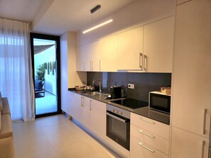 Kühlschrank, Mikrowelle, Ofen, Toaster