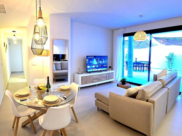 TV - Samuel Luxury 2 bedroom Residence (Torremolinos)