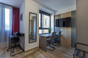 Apartment | In-room safe, desk, soundproofing, free WiFi - R73 Residences (Pecs)