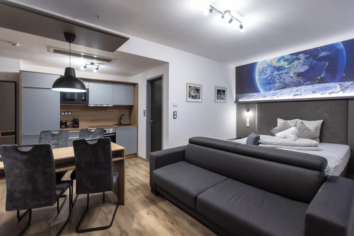 Family Apartment | 1 bedroom, in-room safe, desk, soundproofing