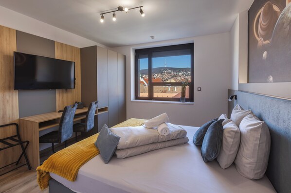 Panoramic Studio, City View | In-room safe, desk, soundproofing, free WiFi - R73 Residences (Pecs)