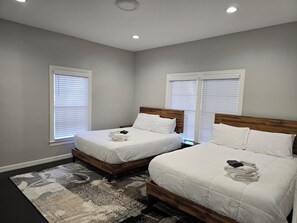 2 bedrooms, free WiFi, bed sheets - Magnolia Manor Duplex in Downtown Denison--Bursting with Charm & Comfort (Denison)