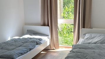 2 slaapkamers, een bureau, wifi, beddengoed
