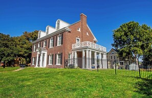 Exterior - Iconic Historical Home (Hastings)