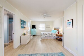 5 bedrooms, iron/ironing board, WiFi, bed sheets