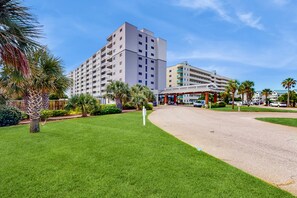 Exterior - Gulfview condo with shared pools, sauna, and beach access (Gulf Shores)