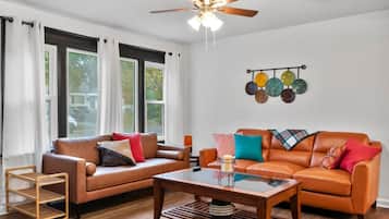 Smart TV, futbolito, libros