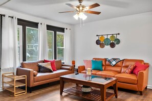 Smart TV, foosball, books - Sleeps 12 , Safe area , Close to top attractions (St. Louis)