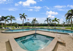 Pool - Hyde Park 406A in Pelican Bay Naples Fl Spacious 3 bedroom condo fully equipped (Naples)