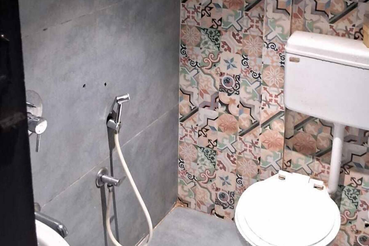 Basic Room, Multiple Beds, Non Smoking | Raised toilet seat