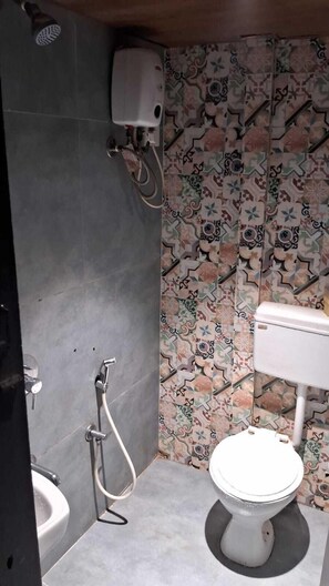 Basic Room, Multiple Beds, Non Smoking | Raised toilet seat - Sinhassan Dormitory Hostel (Mumbai)