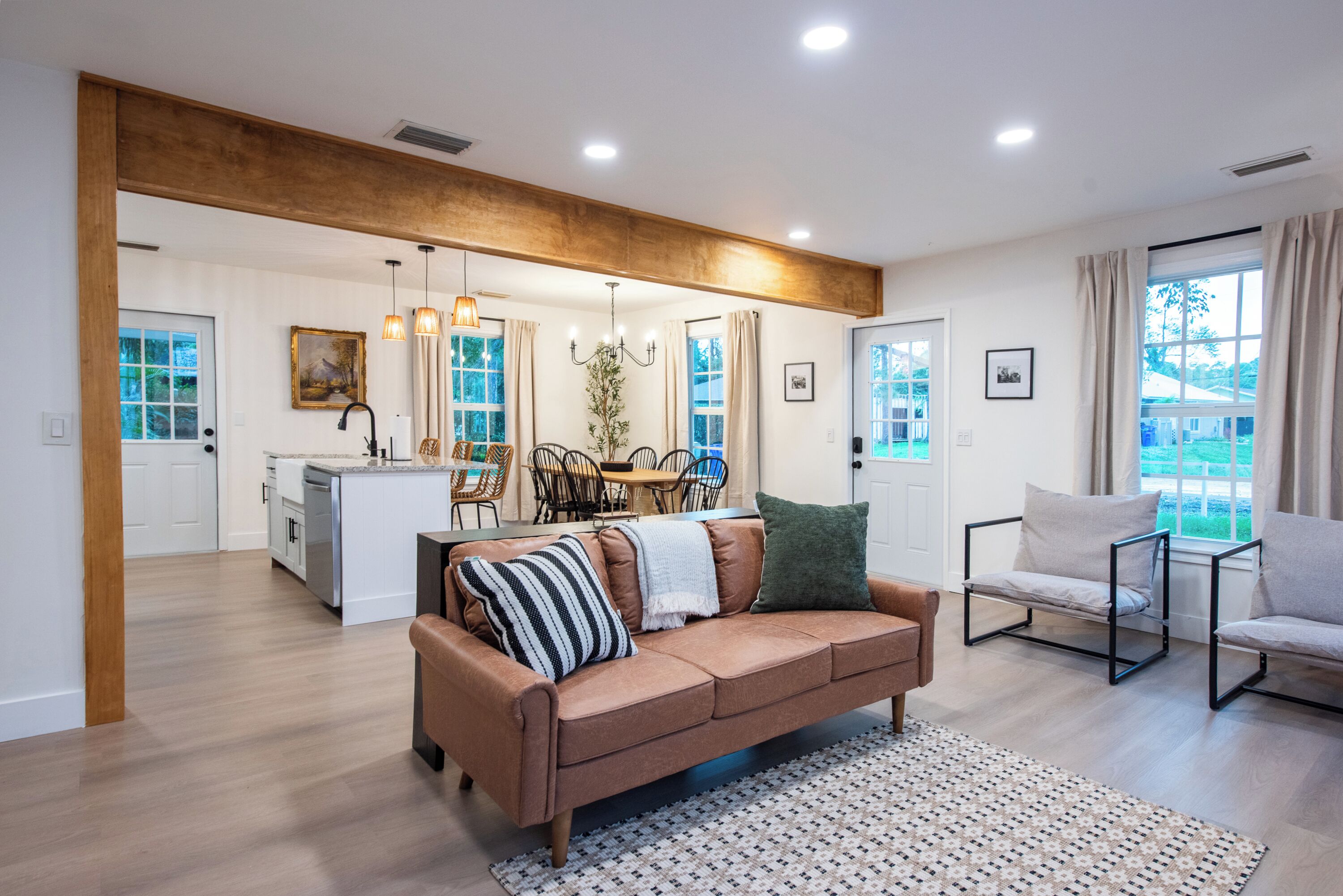 Älytelevisio, takka, kirjoja