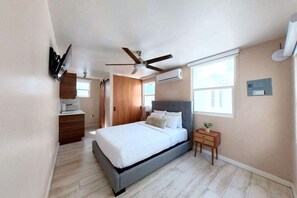 1 habitación, escritorio, cuna de viaje y wifi 