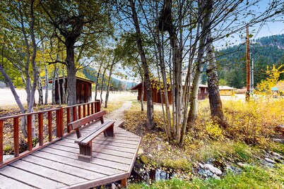 Peaceful cabin on acreage with a wood stove - near Bitterroot River