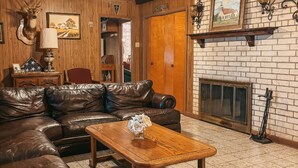 Living area - Rustic Texas Retreat: Ranch style Home Los Ebanitos Ranch  (San Isidro)