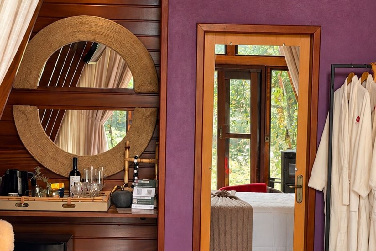 Chalé, 1 cama King, vista para o jardim | Roupas de cama premium, edredons de pluma, frigobar