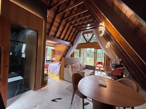 Ropa de cama de alta calidad, cubrecamas y minibar 