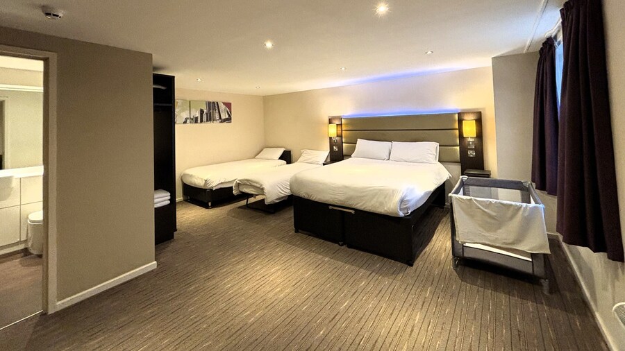 Premier Roomz Two Mills