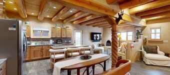Southwestern home with hot tub, mountain views, & ping pong