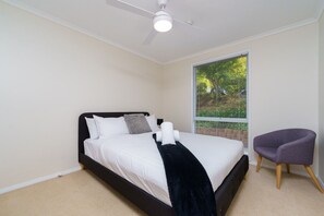 4 bedrooms, desk, iron/ironing board, free WiFi