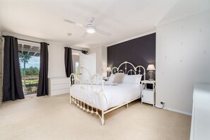 4 bedrooms, desk, iron/ironing board, free WiFi