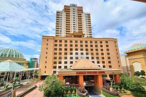 Unclassified image, 4 of 33, button - Sunway Studio Homestay 1-min walk Sunway Pyramid Mall & Lagoon by Cloud Host (Subang Jaya)