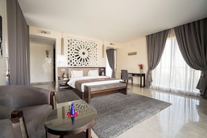 In-room safe, desk, laptop workspace, iron/ironing board - Palais Gen Eden Marrakech – Séjour VIP avec Piscine, Restaurant et Services Premium (Marrakech)