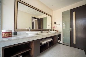 Free toiletries, hair dryer, slippers, towels - Palais Gen Eden Marrakech – Séjour VIP avec Piscine, Restaurant et Services Premium (Marrakech)
