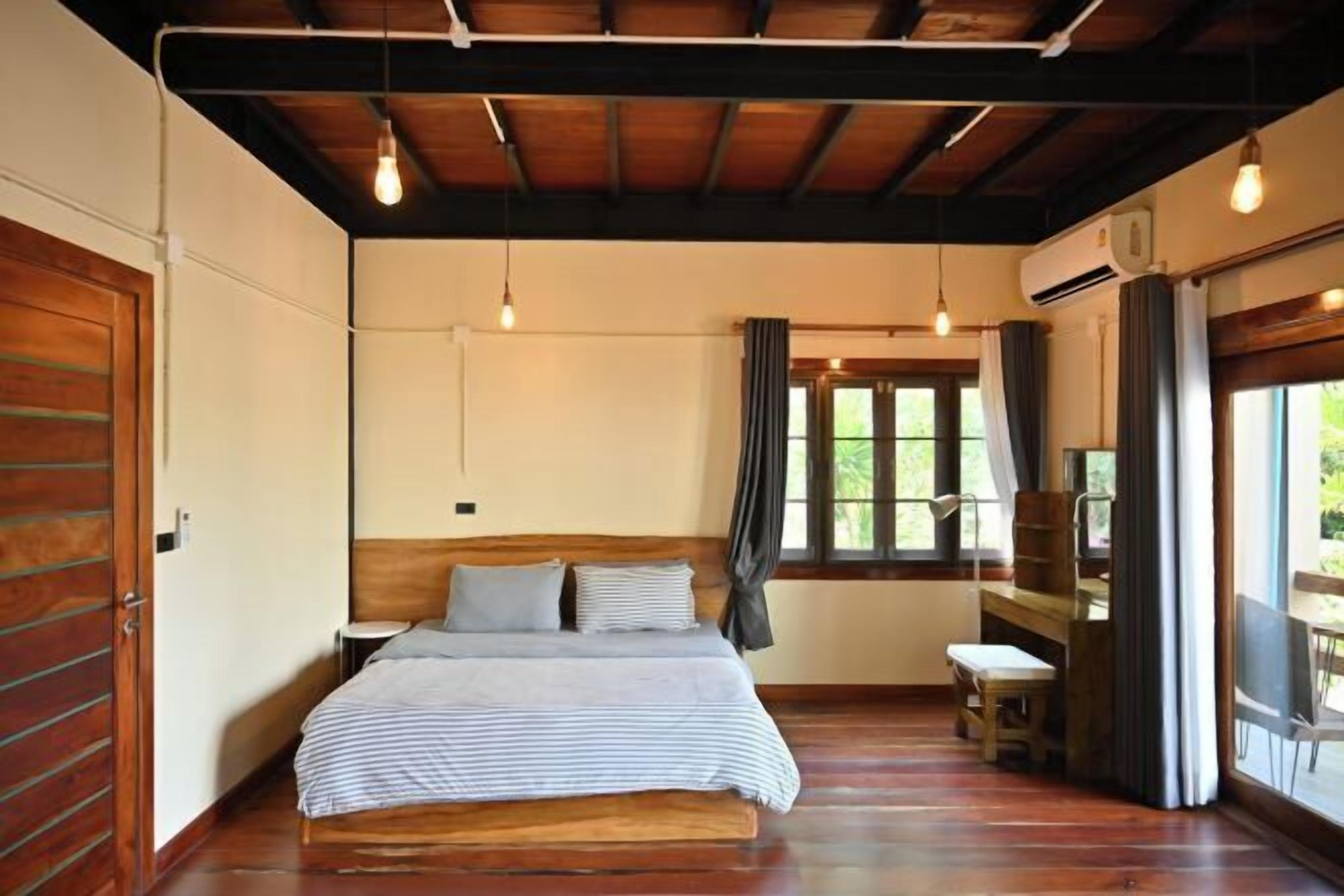 In-room safe, iron/ironing board, free WiFi