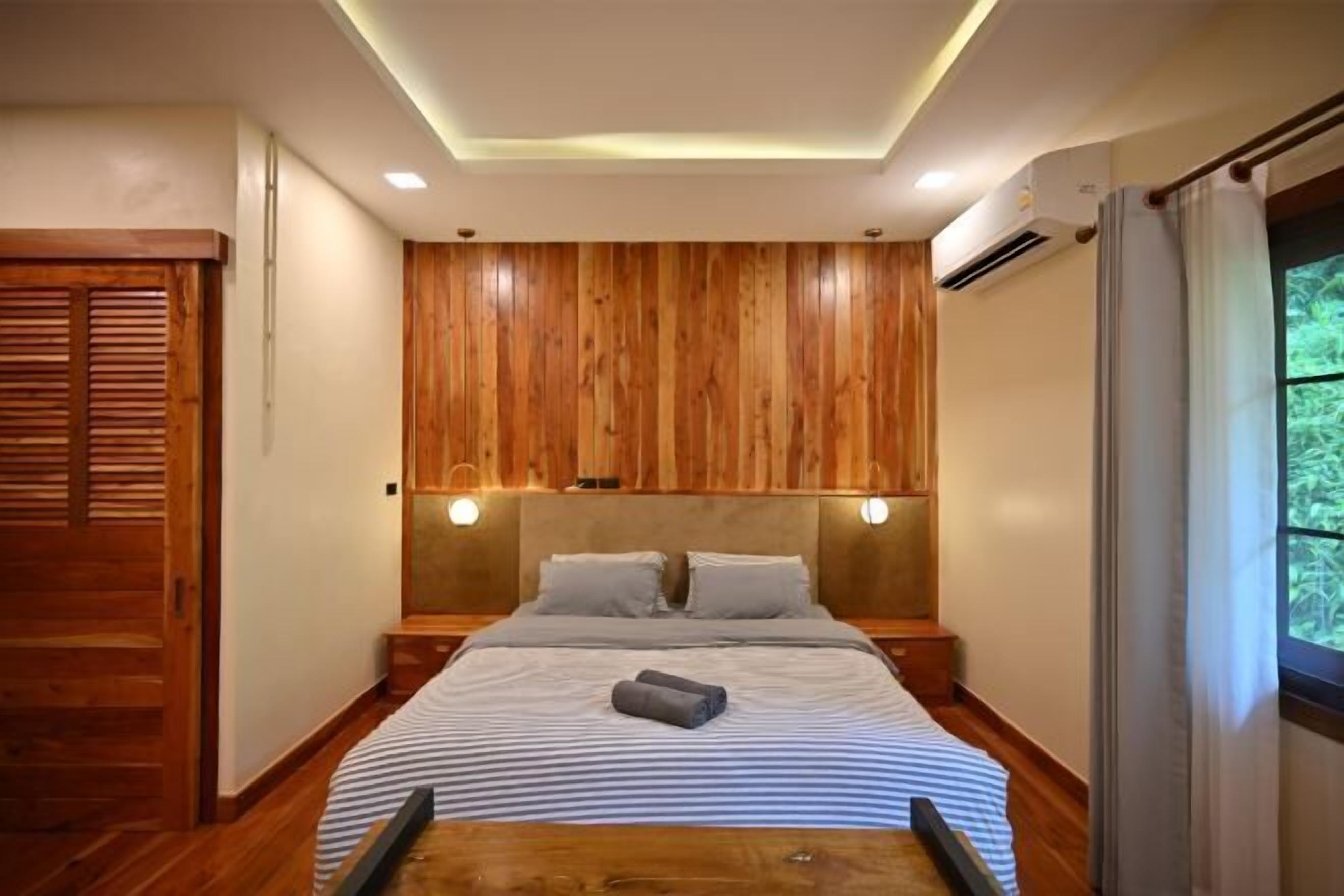 In-room safe, iron/ironing board, free WiFi