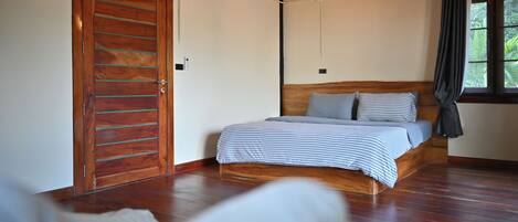 Deluxe Room, Balcony, Mountain View
