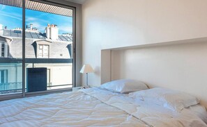 2 soverom, skrivebord, strykejern/-brett og wi-fi (inkludert)