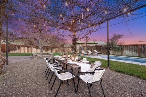 Outdoor dining