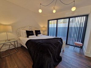 5 Schlafzimmer, Bügeleisen/Bügelbrett, kostenloses WLAN, Bettwäsche