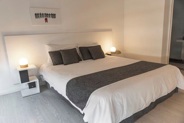 1 bedroom, desk, WiFi, bed sheets