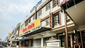 A hotel named 'ezihotel' with a prominent 'Cinta Male' sign.