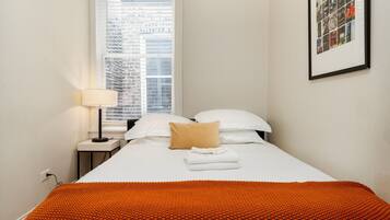 2 habitaciones, escritorio, tabla de planchar con plancha y wifi gratis