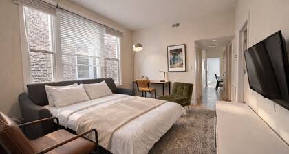 Flexhome Wicker Park • Stylish 2BR • Sleeps 6
