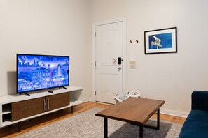 Smart TV, books, stereo