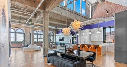 Incredible 2 story city penthouse with rooftop pool, hot tub & views!