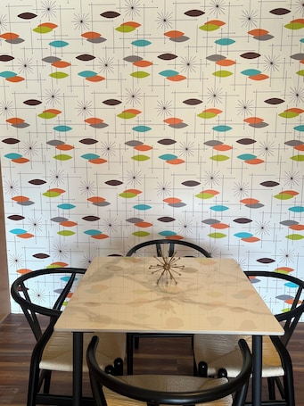 Dining. Retro Home Close to Campus