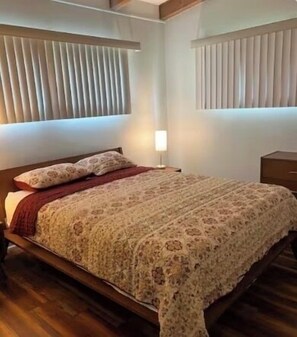 3 bedrooms, in-room safe, desk, WiFi