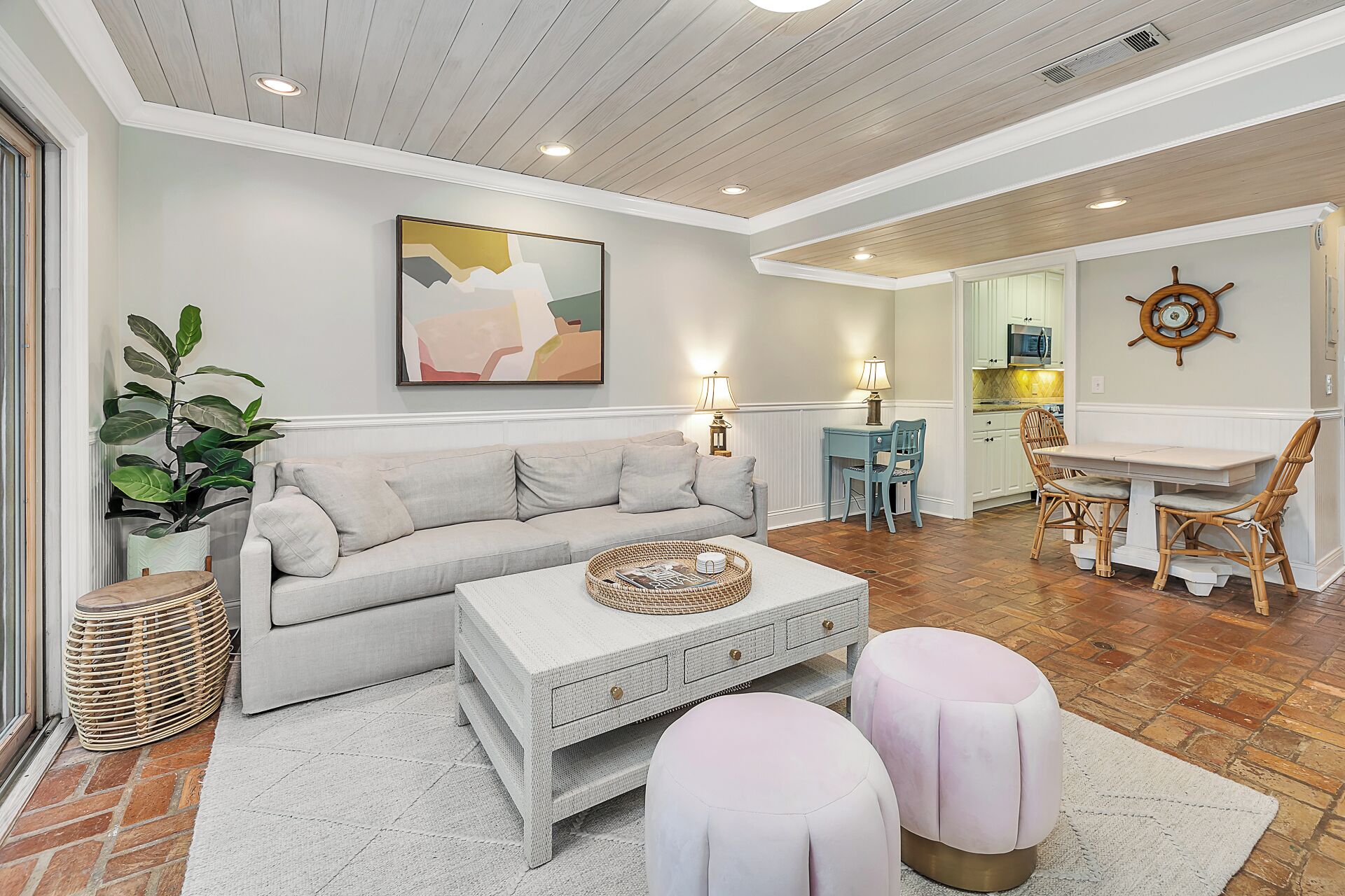 Welcome to our cozy Saint Simons Bungalow right in the heart of Pier Village!