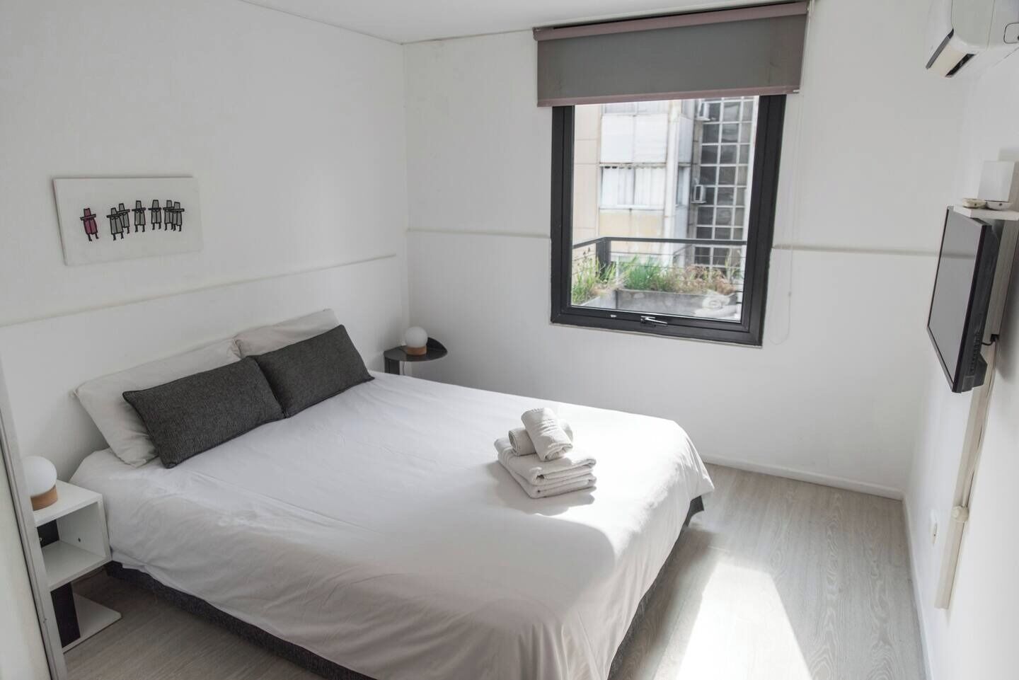 2 chambres, coffres-forts dans les chambres, bureau