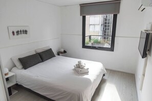 2 Schlafzimmer, Zimmersafe, Schreibtisch, Bügeleisen/Bügelbrett