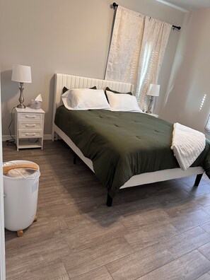 2 bedrooms, in-room safe, desk, iron/ironing board