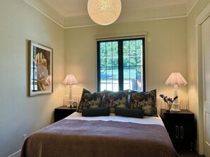 3 habitaciones, tabla de planchar con plancha, wifi y ropa de cama