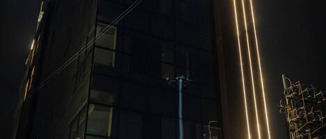 Fachada del alojamiento - Noche