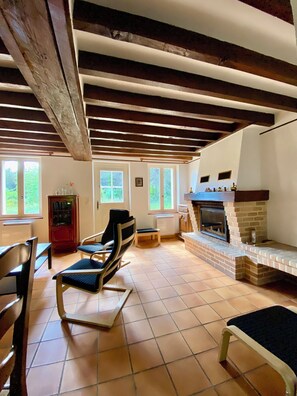 المنشأة من الداخل