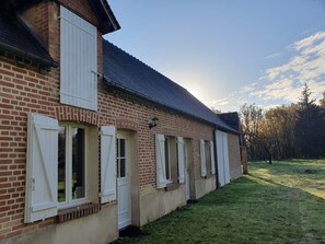 المنشأة من الخارج